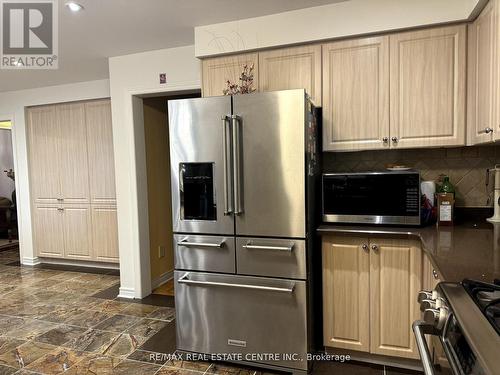 40 Giza Crescent, Brampton, ON - Indoor Photo Showing Kitchen With Stainless Steel Kitchen