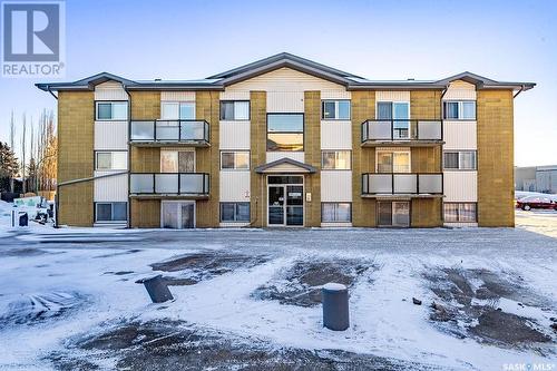 63 1 Columbia Drive, Saskatoon, SK - Outdoor With Balcony With Facade