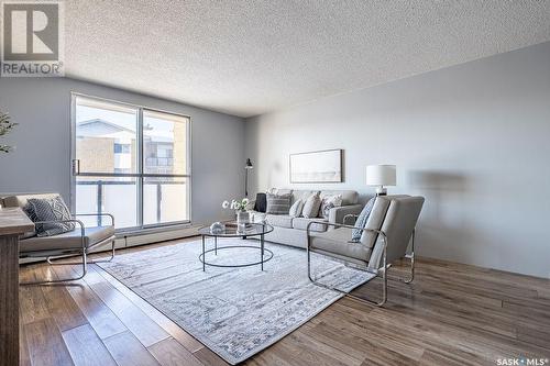 63 1 Columbia Drive, Saskatoon, SK - Indoor Photo Showing Living Room