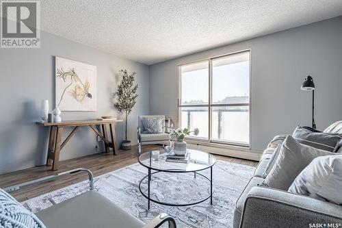 63 1 Columbia Drive, Saskatoon, SK - Indoor Photo Showing Living Room