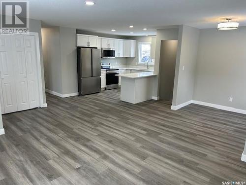 34 Bligh Bay, Regina, SK - Indoor Photo Showing Kitchen