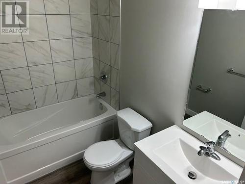 34 Bligh Bay, Regina, SK - Indoor Photo Showing Bathroom