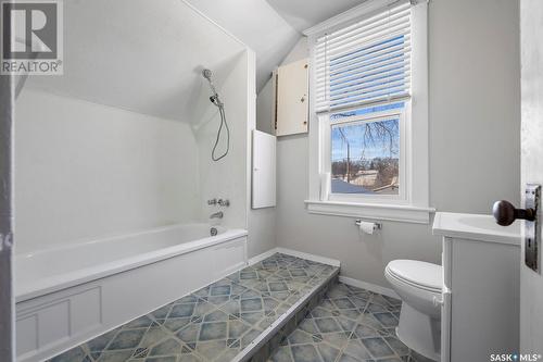 1234 Royal Street, Regina, SK - Indoor Photo Showing Bathroom