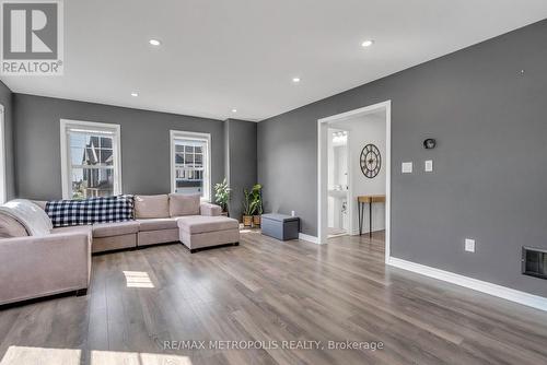 2700 Burkholder Drive, Pickering, ON - Indoor Photo Showing Living Room