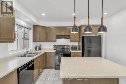 2700 Burkholder Drive, Pickering, ON - Indoor Photo Showing Kitchen With Double Sink