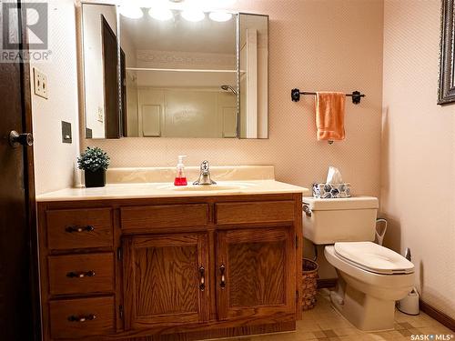 1501 92Nd Street, North Battleford, SK - Indoor Photo Showing Bathroom