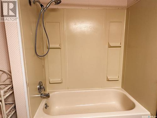 1501 92Nd Street, North Battleford, SK - Indoor Photo Showing Bathroom