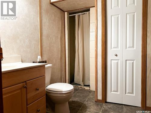 1501 92Nd Street, North Battleford, SK - Indoor Photo Showing Bathroom