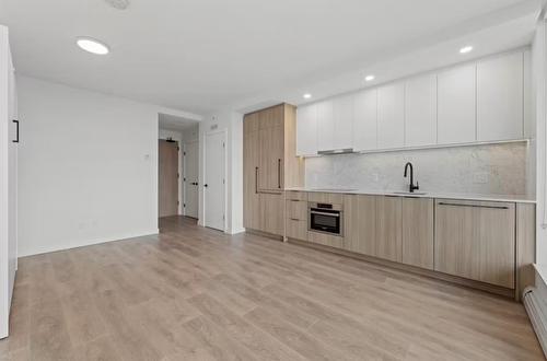 2409 13685 102 Avenue, Surrey, BC - Indoor Photo Showing Kitchen