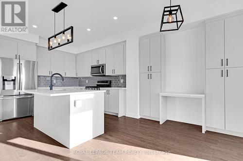 108 Main Halyard Lane, Ottawa, ON - Indoor Photo Showing Kitchen With Upgraded Kitchen