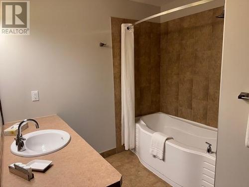 800 Bighorn Boulevard Unit# 831 -A/B, Radium Hot Springs, BC - Indoor Photo Showing Bathroom