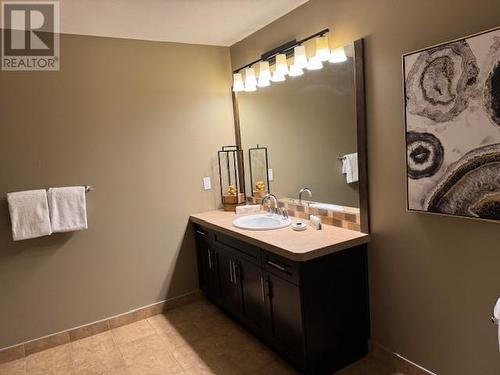 800 Bighorn Boulevard Unit# 831 -A/B, Radium Hot Springs, BC - Indoor Photo Showing Bathroom