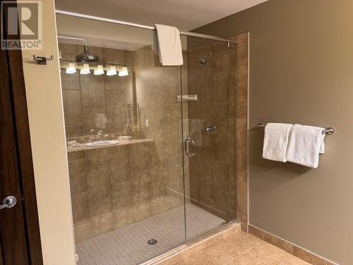 800 Bighorn Boulevard Unit# 831 -A/B, Radium Hot Springs, BC - Indoor Photo Showing Bathroom