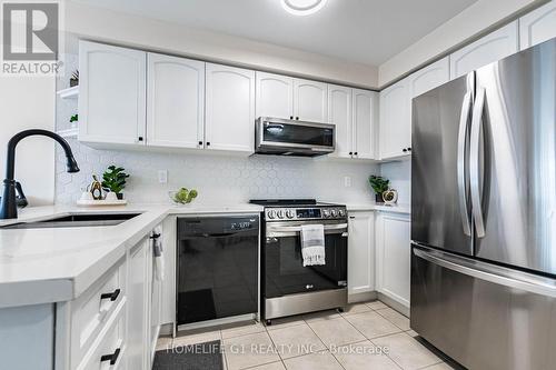 30 - 6020 Derry Road, Milton, ON - Indoor Photo Showing Kitchen With Upgraded Kitchen