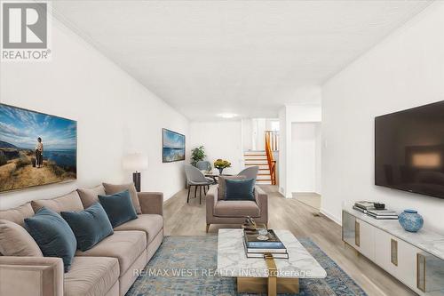 22 Goldcrest Boulevard, Toronto, ON - Indoor Photo Showing Living Room