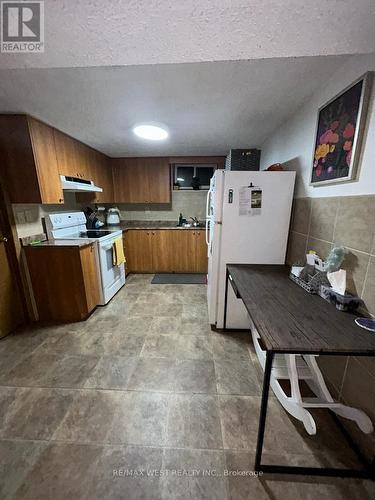 22 Goldcrest Boulevard, Toronto, ON - Indoor Photo Showing Kitchen