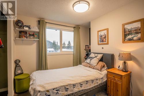 261 Elm Avenue, 100 Mile House, BC - Indoor Photo Showing Bedroom