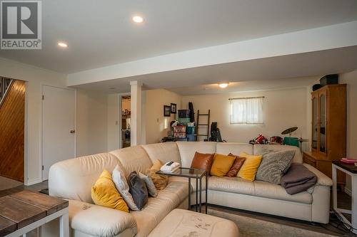 261 Elm Avenue, 100 Mile House, BC - Indoor Photo Showing Living Room