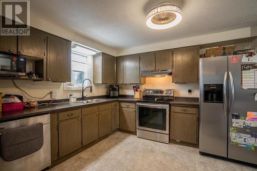 261 Elm Avenue, 100 Mile House, BC - Indoor Photo Showing Kitchen With Double Sink