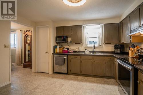 261 Elm Avenue, 100 Mile House, BC - Indoor Photo Showing Kitchen With Double Sink