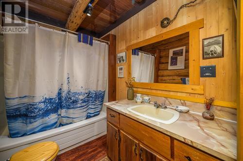 13820 Bergman Road, Prince George, BC - Indoor Photo Showing Bathroom