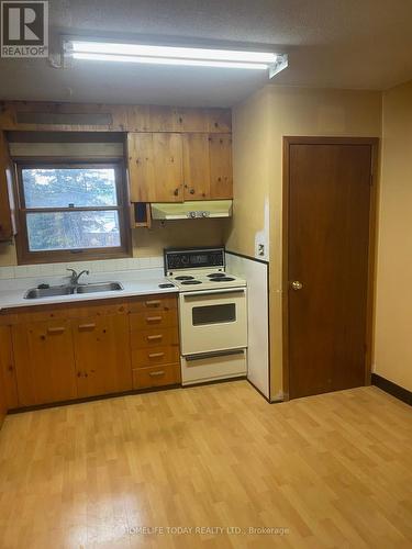 146 Gradwell Drive, Toronto, ON - Indoor Photo Showing Kitchen With Double Sink