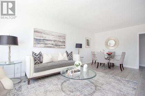 530 Dean Avenue, Oshawa, ON - Indoor Photo Showing Living Room