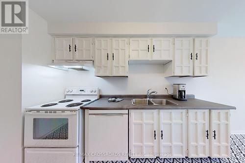 726 York Hill Boulevard, Markham, ON - Indoor Photo Showing Kitchen With Double Sink