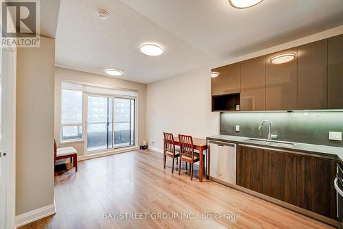 531 - 25 Water Walk Drive, Markham, ON - Indoor Photo Showing Kitchen