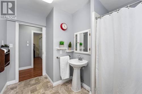 60 Credit Road, Caledon, ON - Indoor Photo Showing Bathroom