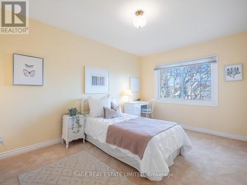 1941 Edenvale Crescent, Burlington, ON - Indoor Photo Showing Bedroom