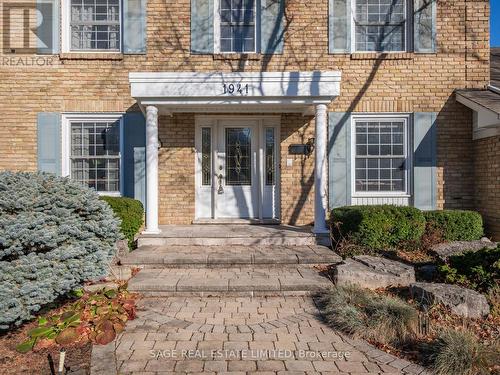 1941 Edenvale Crescent, Burlington, ON - Outdoor With Facade