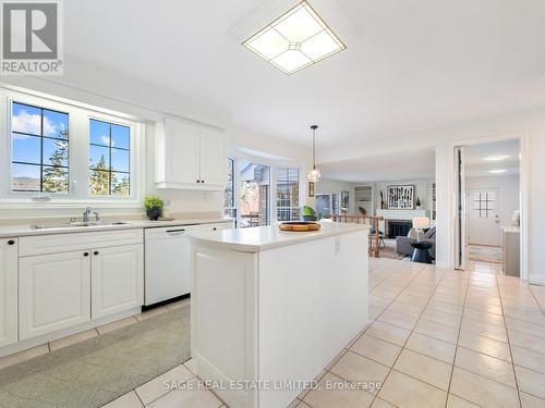 1941 Edenvale Crescent, Burlington, ON - Indoor Photo Showing Kitchen