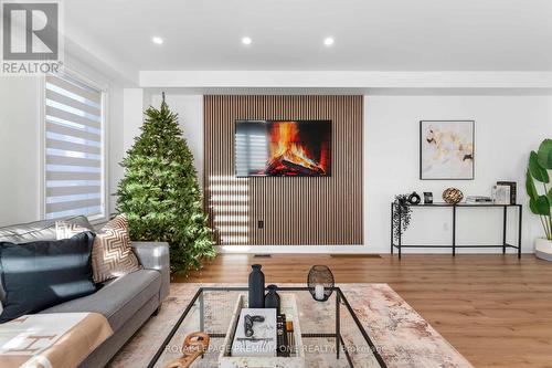 19 Bretlon Street, Brampton, ON - Indoor Photo Showing Living Room