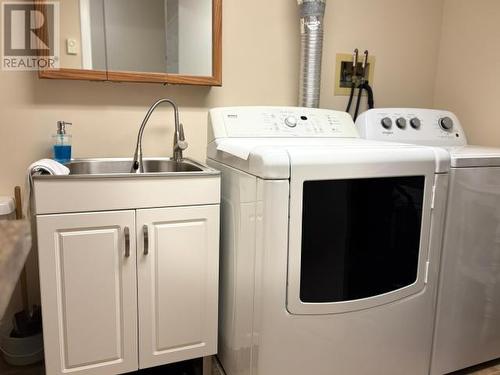 103-4580 Joyce Ave, Powell River, BC - Indoor Photo Showing Laundry Room