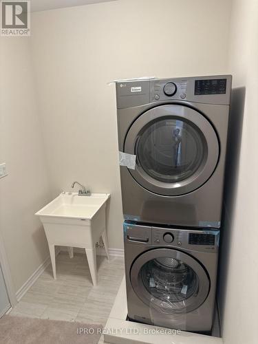 35 Conboy Drive, Erin, ON - Indoor Photo Showing Laundry Room