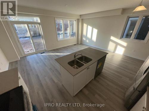 35 Conboy Drive, Erin, ON - Indoor Photo Showing Kitchen