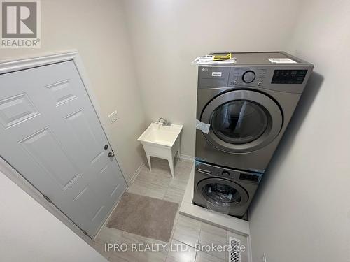 35 Conboy Drive, Erin, ON - Indoor Photo Showing Laundry Room