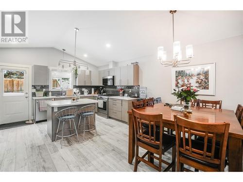 Dinning - Kitchen - #2-313 Lakeview Street, Castlegar, BC - Indoor Photo Showing Dining Room