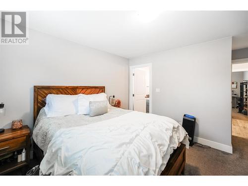 Primary Bedroom - #2-313 Lakeview Street, Castlegar, BC - Indoor Photo Showing Bedroom