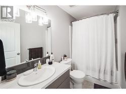 Main Bathroom - 