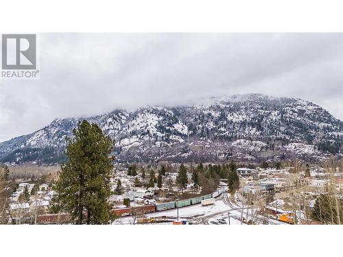 Aerial Perspective Surroundings - #2-313 Lakeview Street, Castlegar, BC - Outdoor With View