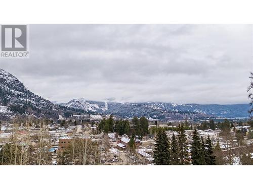 Aerial Perspective Surroundings - #2-313 Lakeview Street, Castlegar, BC - Outdoor With View