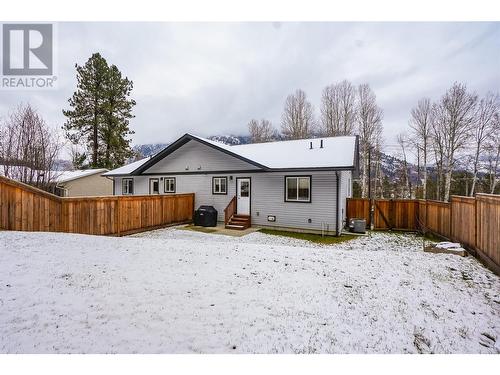 Rear View - Yard - #2-313 Lakeview Street, Castlegar, BC - Outdoor