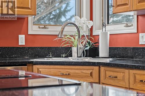 910 Braeside Place, Saskatoon, SK - Indoor Photo Showing Kitchen