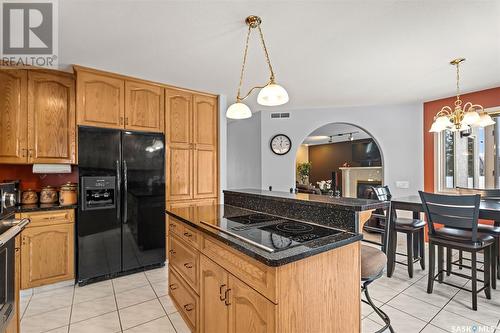 910 Braeside Place, Saskatoon, SK - Indoor Photo Showing Kitchen