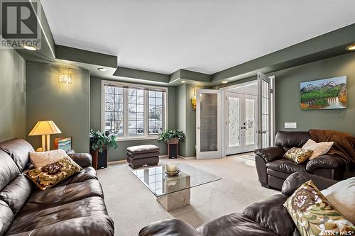 910 Braeside Place, Saskatoon, SK - Indoor Photo Showing Living Room