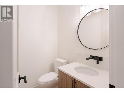 Guest Bathroom - 888 Patterson Avenue, Kelowna, BC - Indoor Photo Showing Bathroom