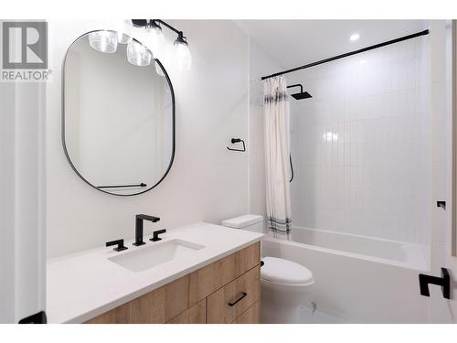 888 Patterson Avenue, Kelowna, BC - Indoor Photo Showing Bathroom