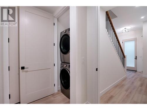 Laundry - 888 Patterson Avenue, Kelowna, BC - Indoor Photo Showing Laundry Room